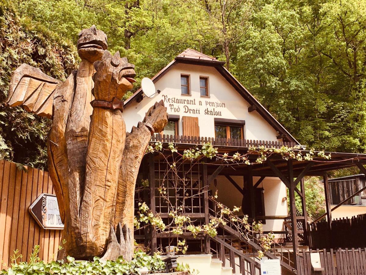 Restaurant A Penzion Pod Draci Skalou Karlštejn Buitenkant foto