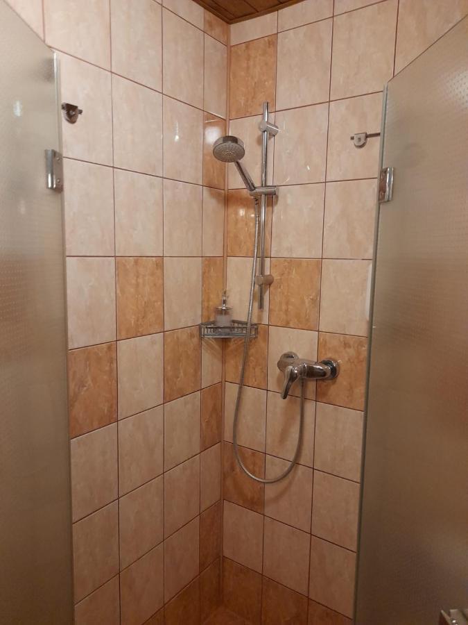 Restaurant A Penzion Pod Draci Skalou Karlštejn Buitenkant foto