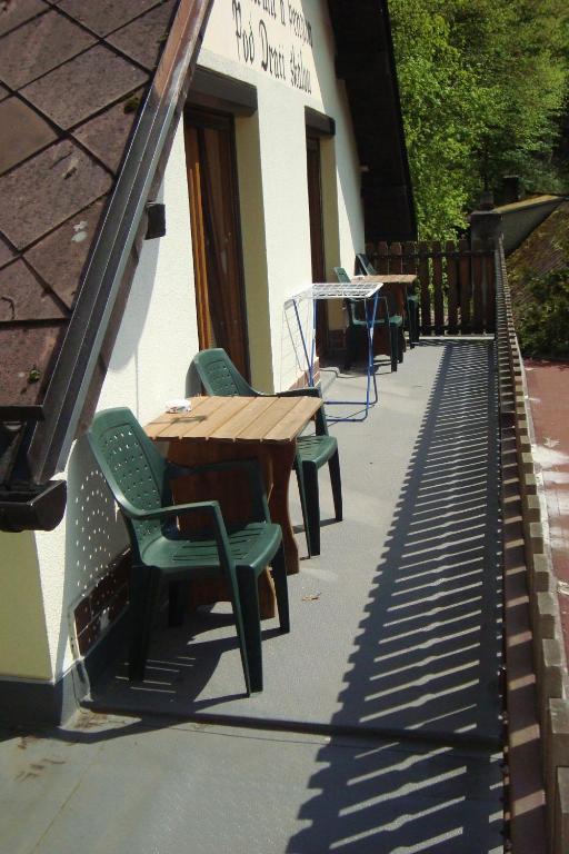 Restaurant A Penzion Pod Draci Skalou Karlštejn Kamer foto